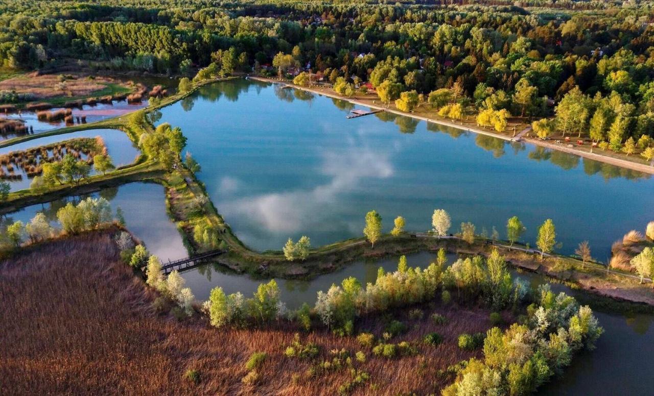 Forest-Side Home By Recreational Lake Kunfeherto 외부 사진
