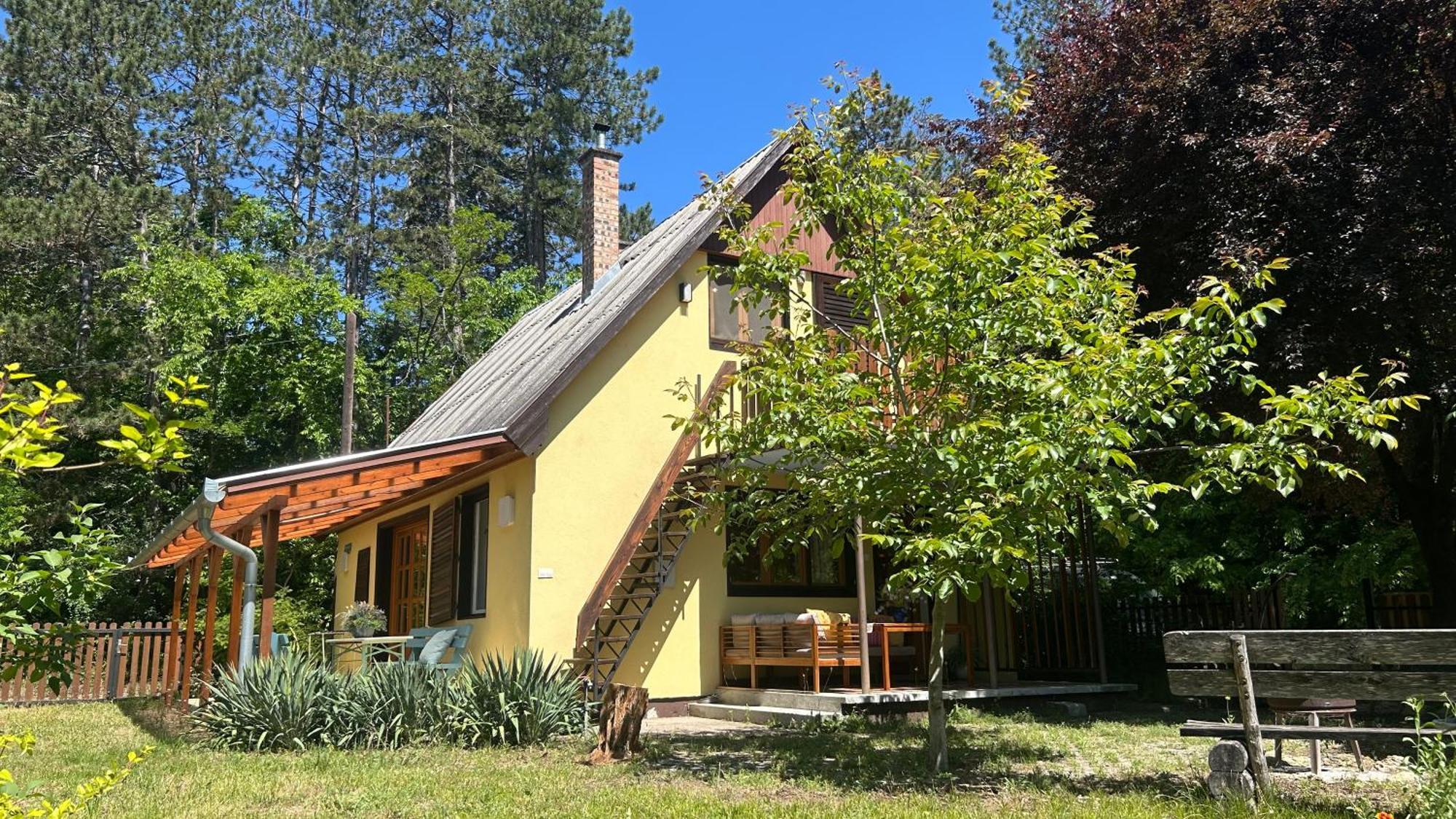 Forest-Side Home By Recreational Lake Kunfeherto 외부 사진